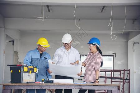 套装职业工厂建筑程师团队作安全信托小组负责在建筑工地硬帽子保护